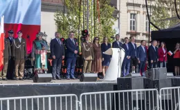 na zdjęciu osoby podczas uroczystości