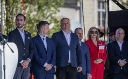 na zdjęciu osoby podczas uroczystości