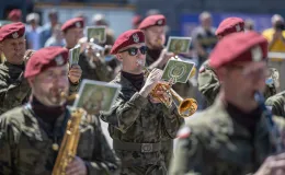 na zdjęciu osoby podczas uroczystości