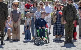 na zdjęciu osoby podczas uroczystości