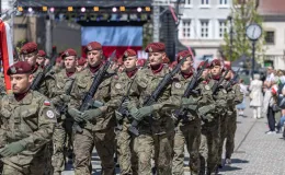 na zdjęciu osoby podczas uroczystości