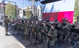 na zdjęciu osoby podczas uroczystości