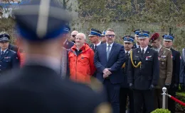 na zdjęciu osoby podczas uroczystości 