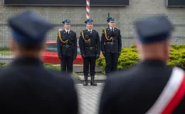 na zdjęciu osoby podczas uroczystości 