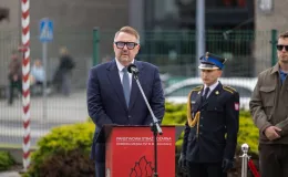 na zdjęciu osoby podczas uroczystości 