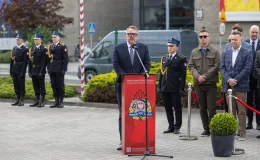 na zdjęciu osoby podczas uroczystości 