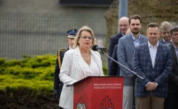 na zdjęciu osoby podczas uroczystości 
