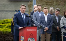 na zdjęciu osoby podczas uroczystości 