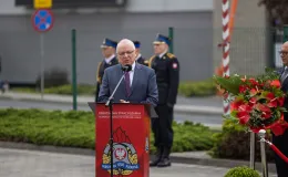 na zdjęciu osoby podczas uroczystości 