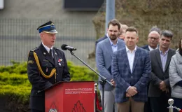 na zdjęciu osoby podczas uroczystości 