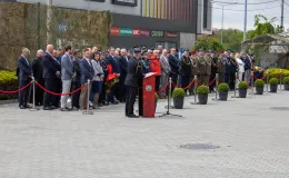 na zdjęciu osoby podczas uroczystości 