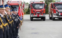 na zdjęciu osoby podczas uroczystości 
