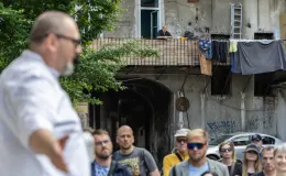 na zdjęciu osoby podczas nocy muzeów