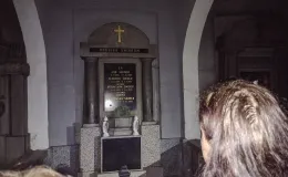 na zdjęciu osoby podczas nocy muzeów