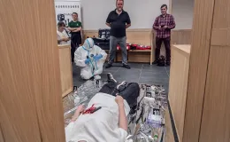na zdjęciu osoby podczas nocy muzeów