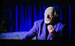 na zdjęciu osoby na scenie
