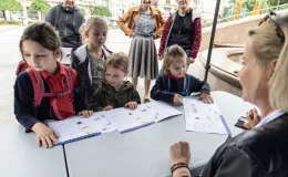 na zdjęciu osoby podczas gry miejskiej