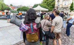 na zdjęciu osoby podczas gry miejskiej