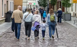 na zdjęciu osoby podczas gry miejskiej