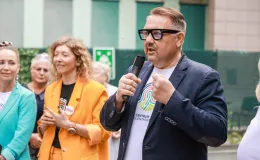 na zdjęciu osoby podczas spotkania