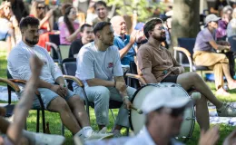 na zdjęciu osoby podczas kibicowania 