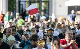 na zdjęciu osoby podczas kibicowania 
