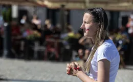 na zdjęciu osoby podczas kibicowania 
