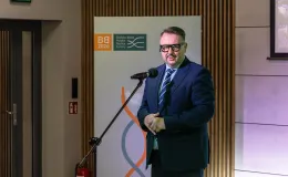 na zdjęciu osoby podczas konferencji