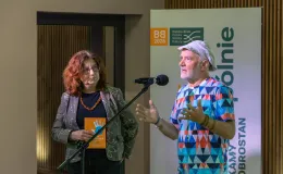 na zdjęciu osoby podczas konferencji