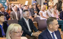 na zdjęciu osoby podczas konferencji