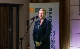 na zdjęciu osoby podczas konferencji