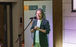 na zdjęciu osoby podczas konferencji