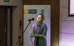 na zdjęciu osoby podczas konferencji