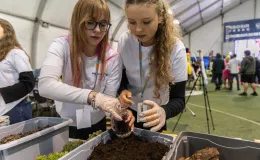 na zdjęciu osoby podczas festiwalu