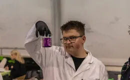 na zdjęciu osoby podczas festiwalu