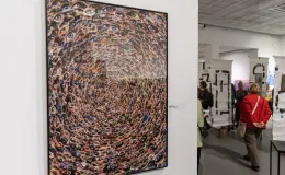 na zdjęciu osoby podczas wystaw