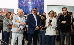 na zdjęciu osoby podczas wystaw