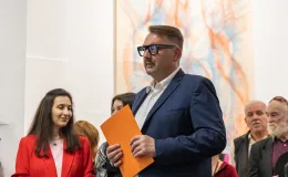 na zdjęciu osoby podczas wystaw