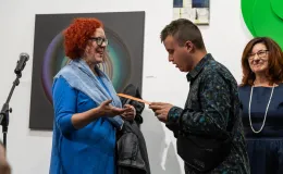na zdjęciu osoby podczas wystaw