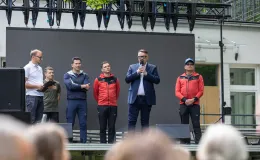 na zdjęciu osoby podczas pikniku
