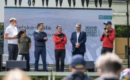 na zdjęciu osoby podczas pikniku