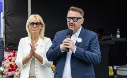 na zdjęciu osoby podczas pikniku