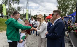 na zdjęciu osoby podczas pikniku