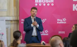 na zdjęciu osoby podczas spotkania