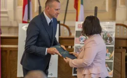na zdjęciu osoby podczas spotkania
