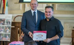 na zdjęciu osoby podczas spotkania