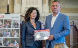 na zdjęciu osoby podczas spotkania