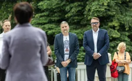na zdjęciu osoby podczas otwarcia fetiwalu