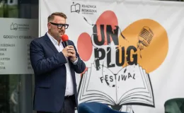 na zdjęciu osoby podczas otwarcia fetiwalu