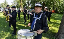 na zdjęciu osoby podczas przywitania Mai Chwalińskiej